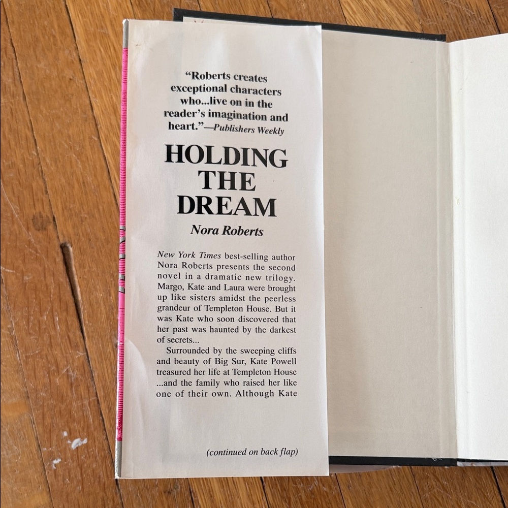 Nora Roberts - Holding the Dream hardcover - Picture 6 of 16